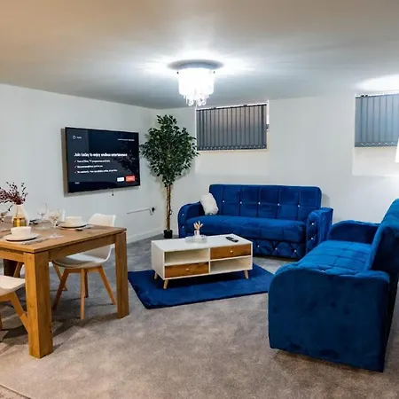 Newly Refurbished July 2026 - One Bedroom - Sleeps 6 - Bd1 Bradford (West Yorkshire)