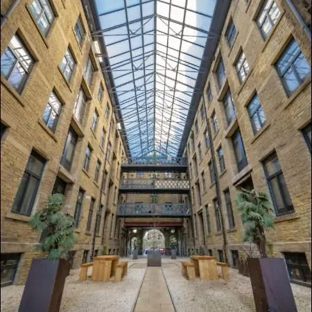 Navy Diamond One Bedroom In Centre *