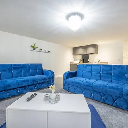 Apartment Newly Refurbished July 2026 - One Bedroom - Sleeps 6 - Bd1 *