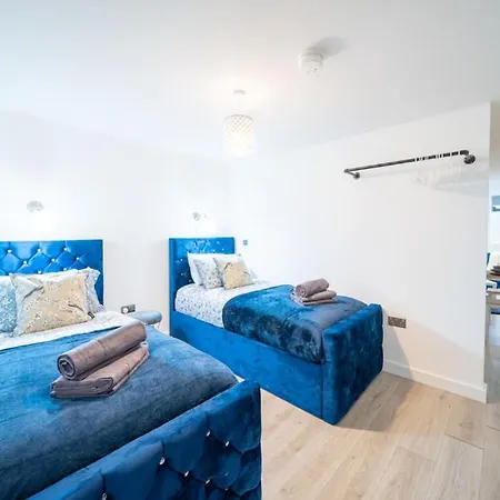 Newly Refurbished July 2026 - One Bedroom - Sleeps 6 - Bd1