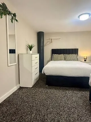 Newly Refurbished July 2026 - One Bedroom - Sleeps 6 - Bd1 Apartment *