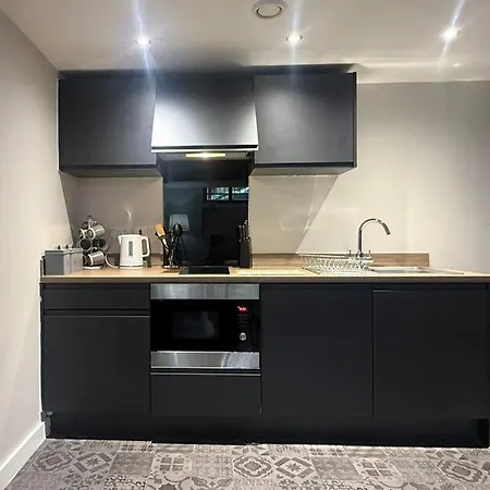 Newly Refurbished July 2026 - One Bedroom - Sleeps 6 - Bd1 Apartment