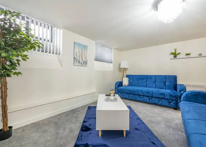 Navy Diamond One Bedroom In Centre Apartment *