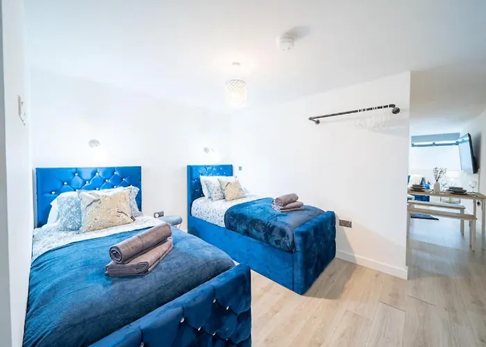 Navy Diamond One Bedroom In Centre