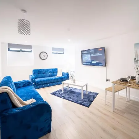 Navy Diamond One Bedroom In Centre * Брадфорд