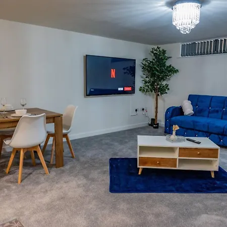 Navy Diamond One Bedroom In Centre Брадфорд