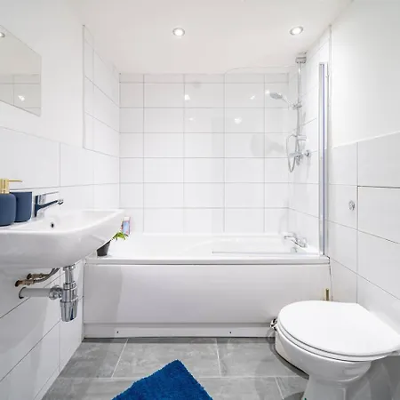 Navy Diamond One Bedroom In Centre